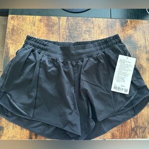 NWT Lululemon Hotty Hot LR Short 4”